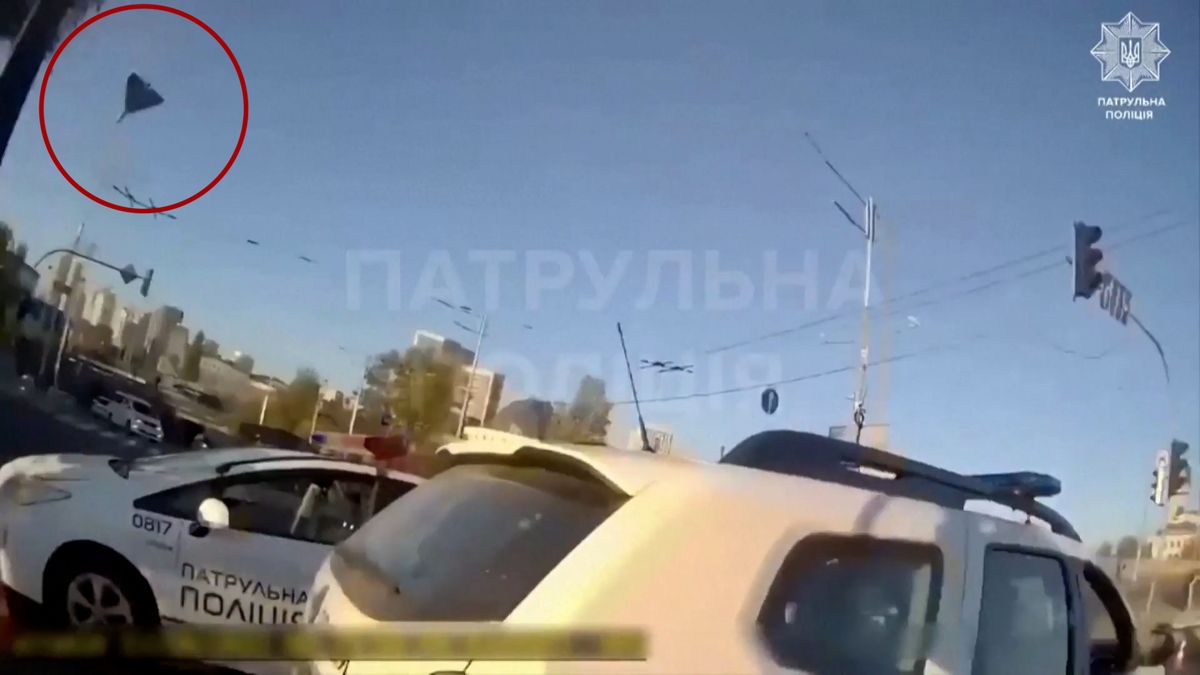 Manuální protivzdušná obrana. Kyjevští policisté sestřelili ruský dron samopaly